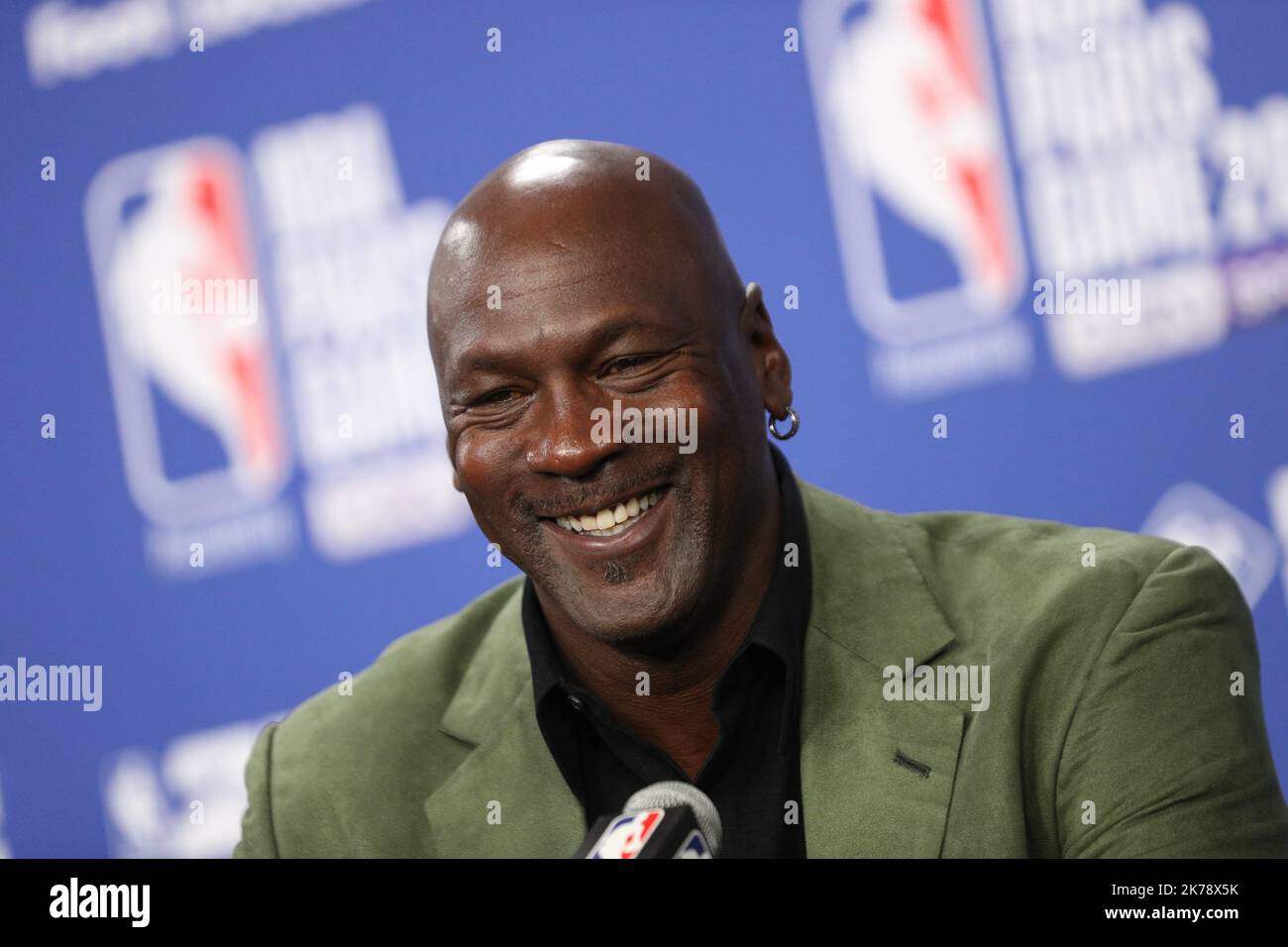 BASKET NBA PARIS SPIEL 2020. ACCORHOTELS ARENA; MILWAUKEE BUCKS VS CHARLOTTE HORNETS / MICHAEL JORDAN Stockfoto