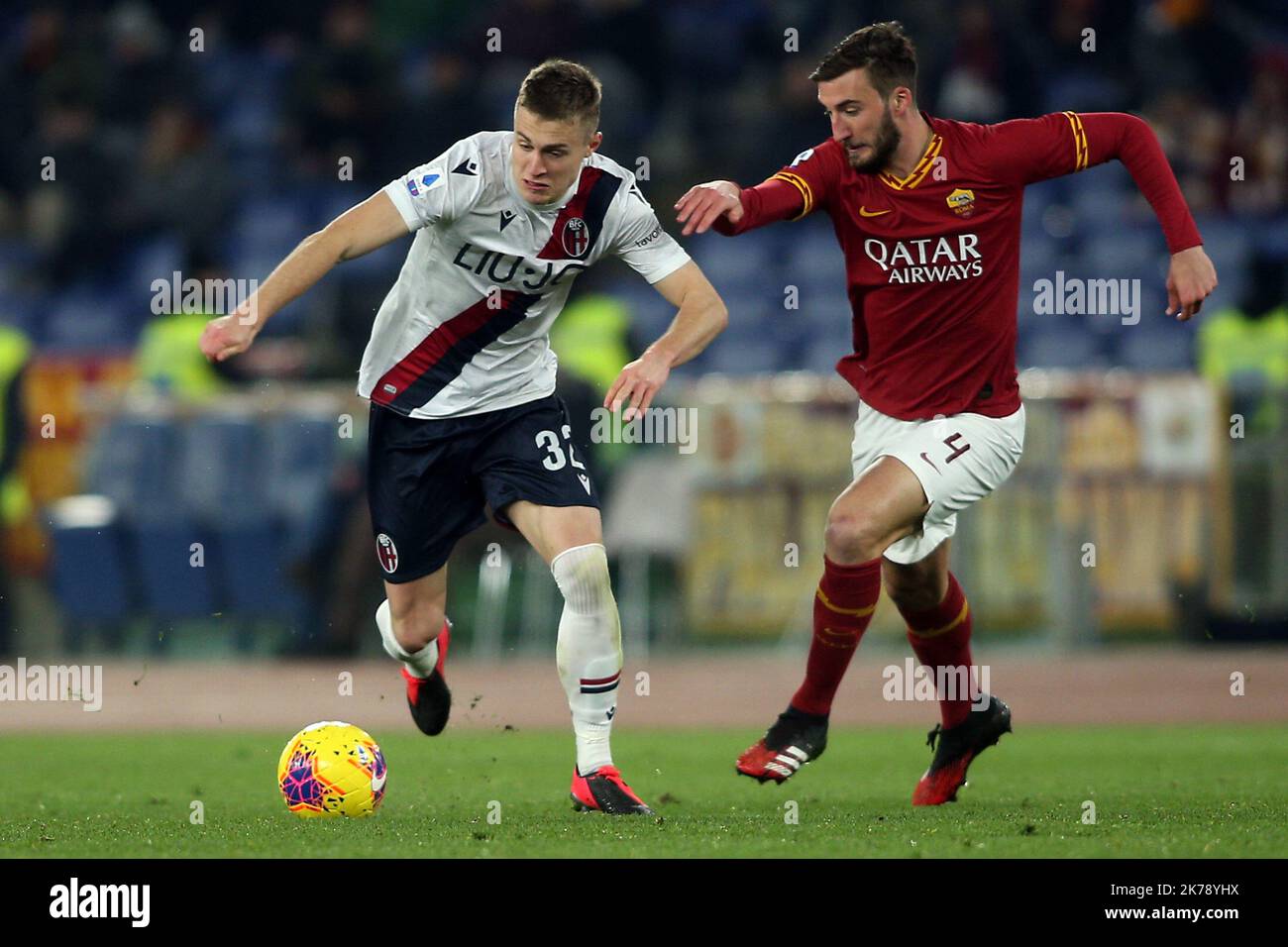 M.Svanberg (Bologna), Bryan Cristante (AS ROMA) in Aktion während des Fußballspiels der italienischen Serie A Stockfoto