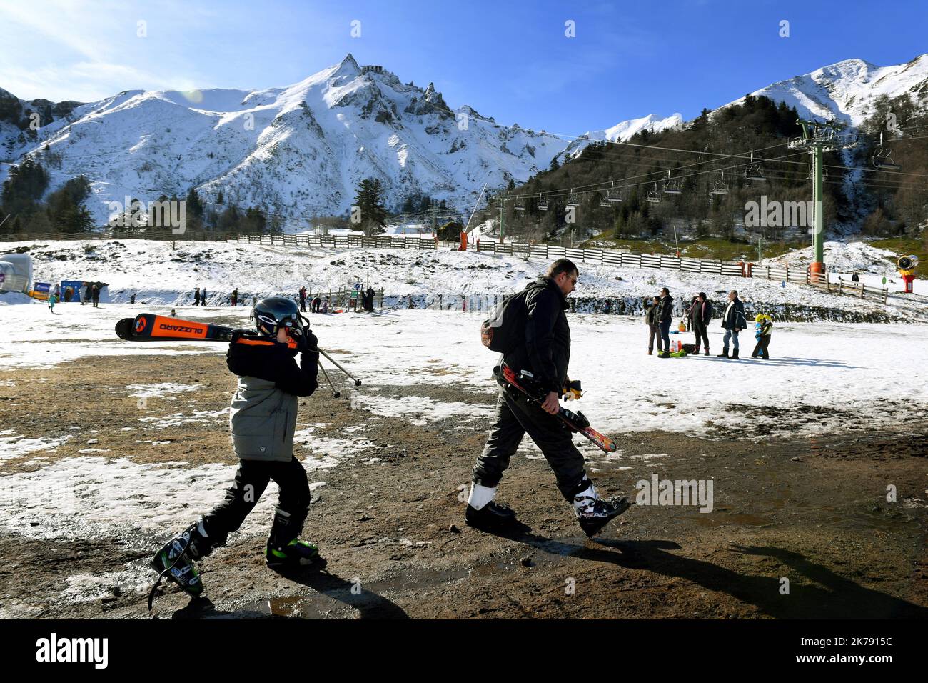 Aufgrund eines heißen Winters, Mangel an Schnee in den französischen Skistationen. Hier Sancy, im Zentrum Frankreichs Stockfoto