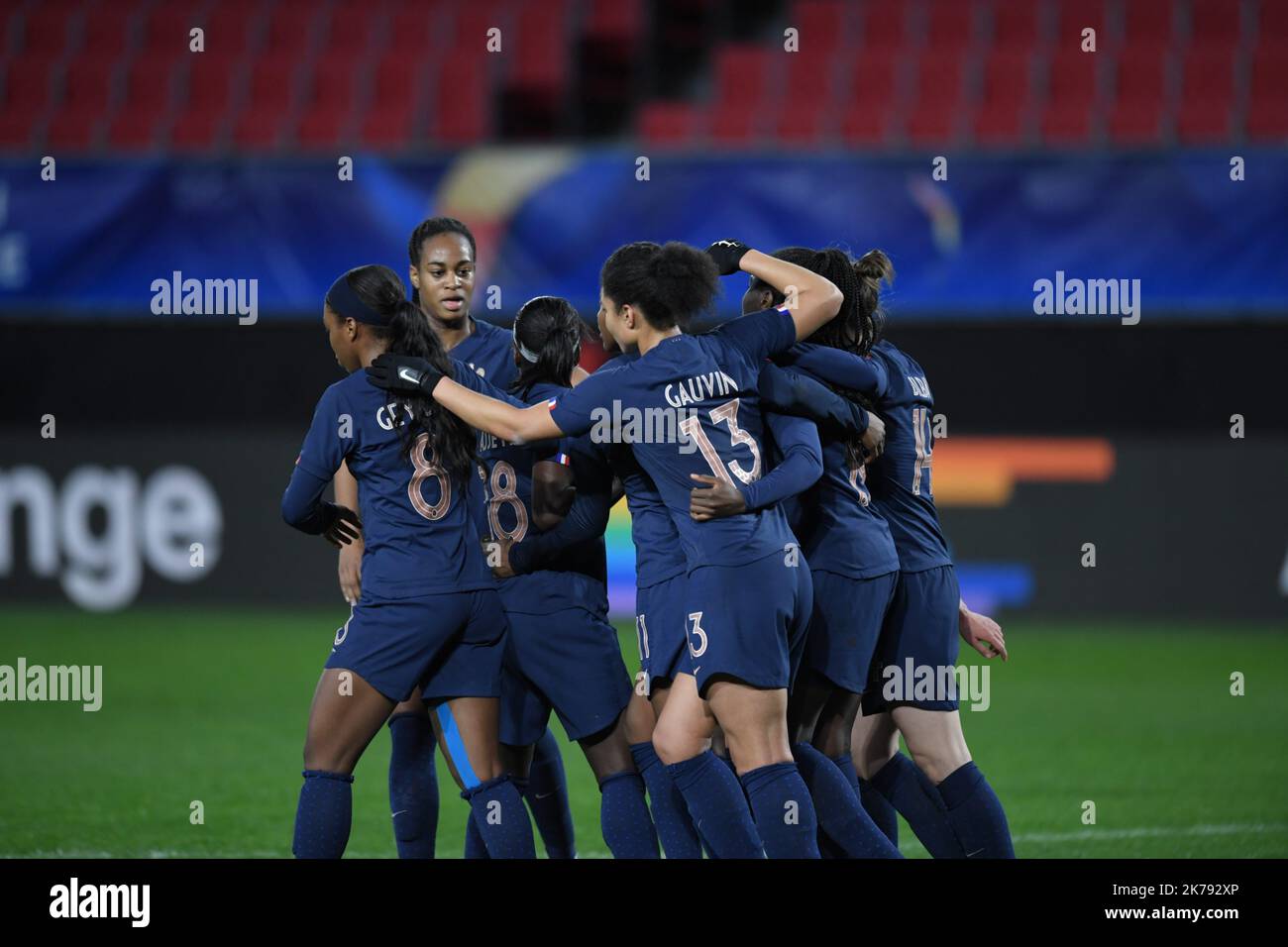 Fußballturnier der Frauen vom 4.. Bis 10.. März: Frankreich gegen Niederlande. Letztes Spiel, hinter verschlossenen Türen (Coronavirus-Einschränkungen) Stockfoto