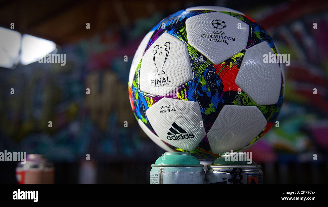 Offizieller Adidas-Spielball des UEFA Champions League Finales 2015 in Berlin, Deutschland Stockfoto