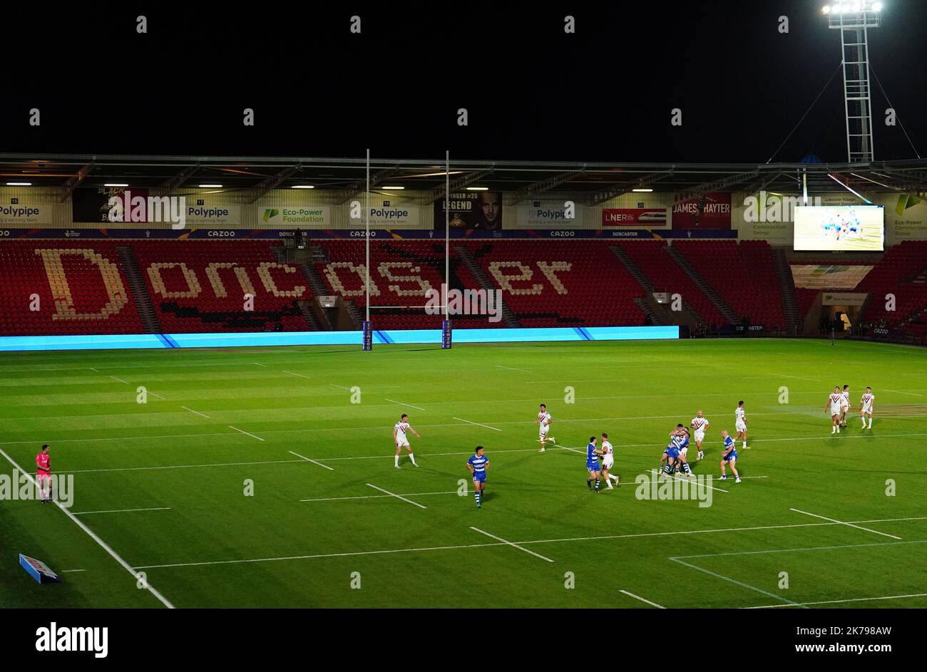 Allgemeine Ansicht des Spiels während des Rugby League World Cup-Spiels der Gruppe A im Eco-Power Stadium, Doncaster. Bilddatum: Sonntag, 17. Oktober 2022. Stockfoto
