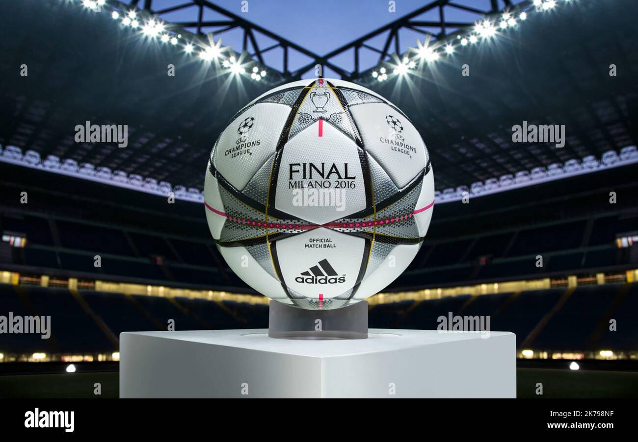 Offizieller Adidas-Spielball des UEFA Champions League Finals 2016 im Giuseppe Meazza-Stadion in Mailand, Italien Stockfoto
