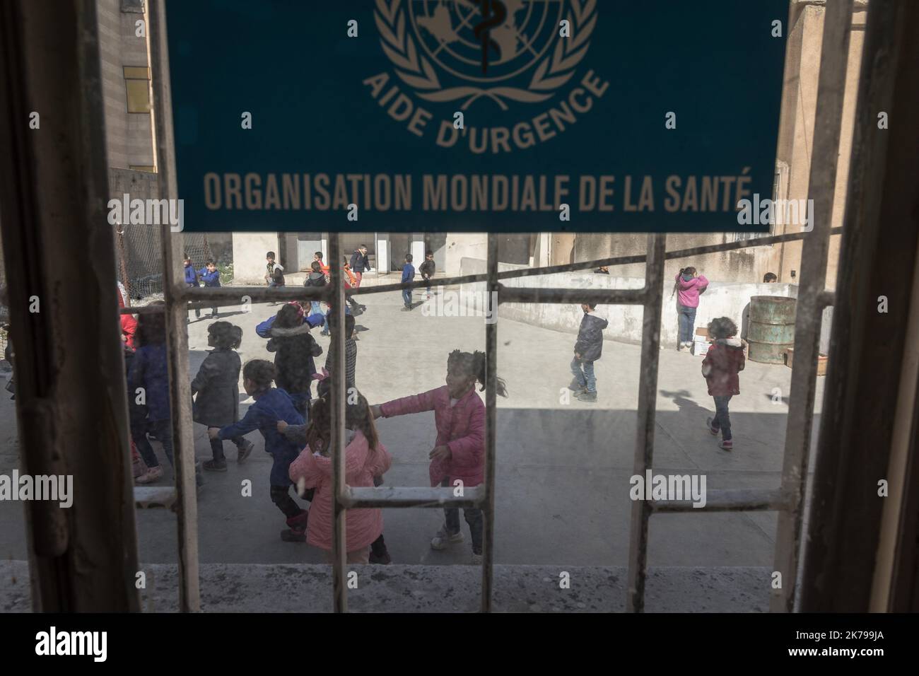 â©Chris Huby / Le Pictorium/MAXPPP - Chris Huby / Le Pictorium - 20/02/2019 - Syrie / Syrie du nord / Hassake - des enfants d'ecole primaire chretienne de Hasake jouent dans la cour. / 20/02/2019 - Syrien / nordsyrien / Hassake - Kinder aus der Hassake-Grundschule spielen im Hof. Stockfoto