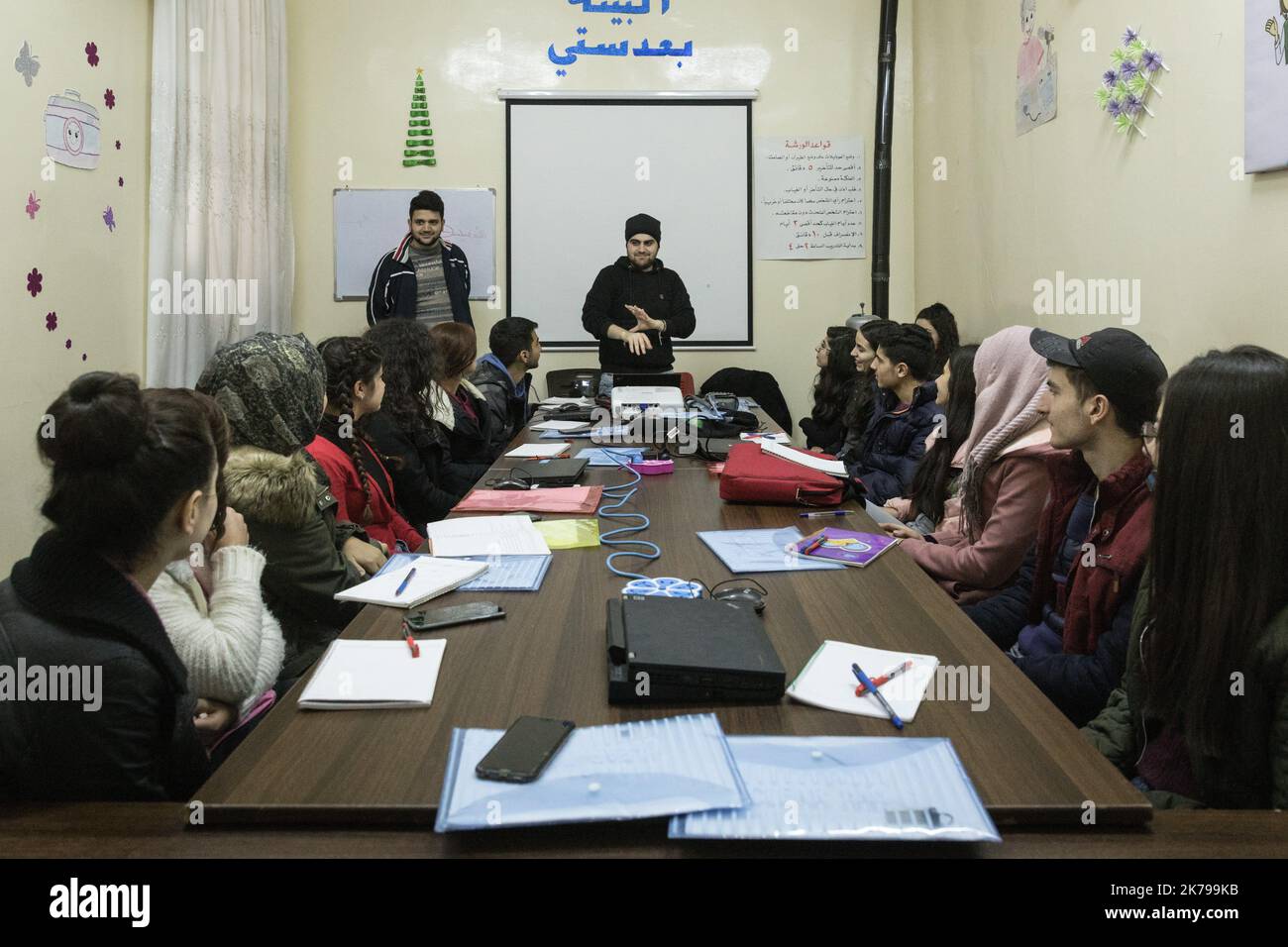 â©Chris Huby / Le Pictorium/MAXPPP - Chris Huby / Le Pictorium - 21/02/2019 - Syrie / Syrie du nord / Hassake - College Lycee chretien de Hasake - des jeunes ados apprenent les nouvelles Technologies. / 21/02/2019 - Syrien / nordsyrien / Hassake - Mittelschule Christian High School of Hasake - Junge Jugendliche lernen neue Technologien. Stockfoto