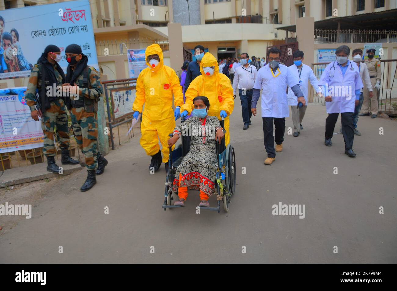 Indien / Tripura / Agartala - Gesundheitshelfer und Ärzte sind an der Überprüfung der Kampfbereitschaft gegen COVID-19 im GB-Krankenhaus beteiligt, wurde heute eine simulierte Übung organisiert. Nach der Coronavirus-Pandemie wurde eine nationale Eindämmung verhängt. Stockfoto