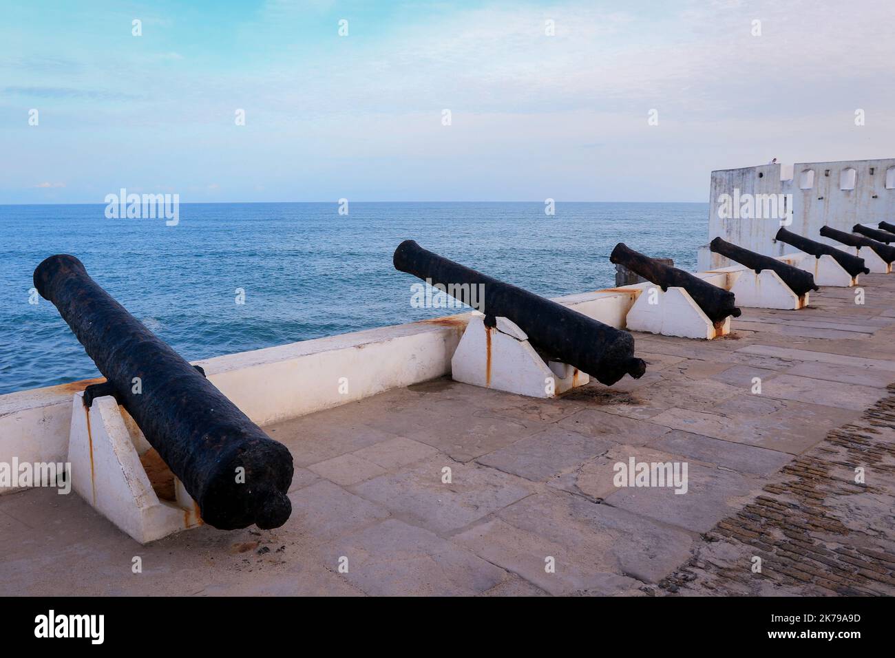 Sommer Blick auf das Cape Coast Slave Castle an der Atlantikküste in Ghana, Westafrika Stockfoto