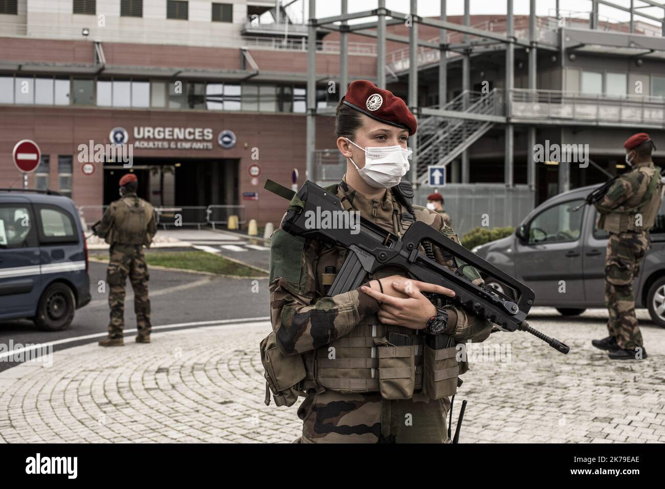 Die Armee-Operation Resilience unterstützt den Kampf gegen COVID-19 und investiert „rasend“ in das öffentliche Gesundheitssystem des Landes, das Krankenhaus Perpignan, April 22 2020 Stockfoto