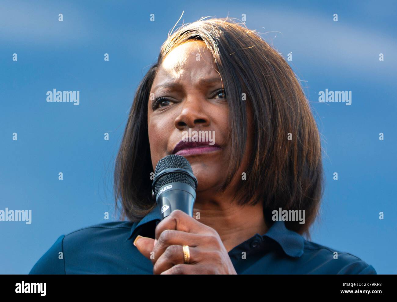 The Villages, Florida, USA. 17. Oktober 2022. Die demokratische Kandidatin für den US-Senatsvertreter Val DEMINGS macht einen Wahlkampf in den Dörfern, einer weitläufigen Altersgruppe in Zentral-Florida. (Bild: © Dominic Gwinn/ZUMA Press Wire) Bild: ZUMA Press, Inc./Alamy Live News Stockfoto