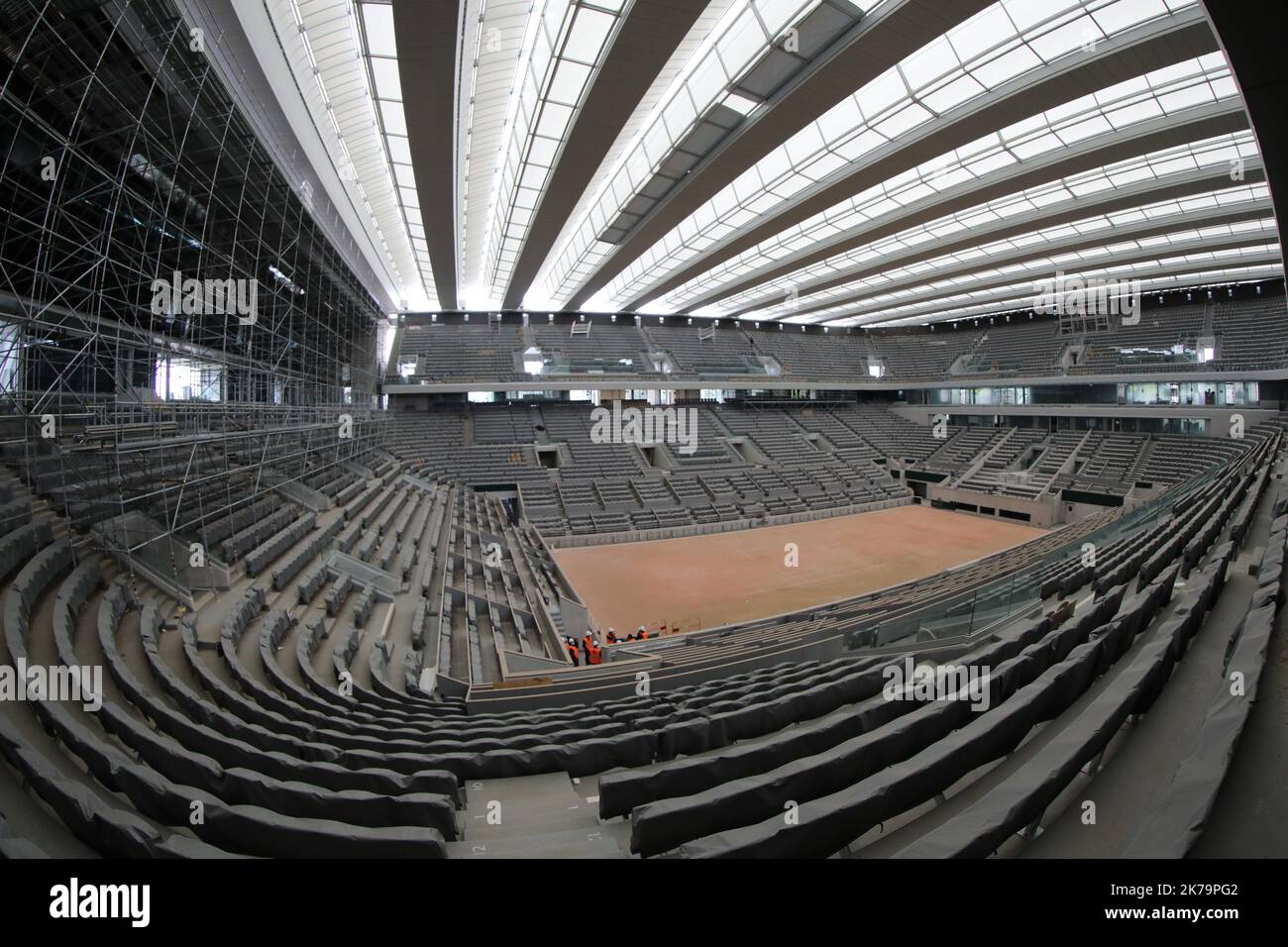 PARIS; 05/23/2020; die French Tennis Open 2020 hätten am Sonntag, den 24. Mai, bei Roland Garros beginnen sollen. Aufgrund der Covid-19-Pandemie wurden sie bisher auf den 20. September verschoben. Die große Neuheit dieser Ausgabe sollte das einziehlende Dach des Philippe Chatrier-Kurses gewesen sein, der es Ihnen ermöglicht, auch bei schlechtem Wetter zu spielen Stockfoto