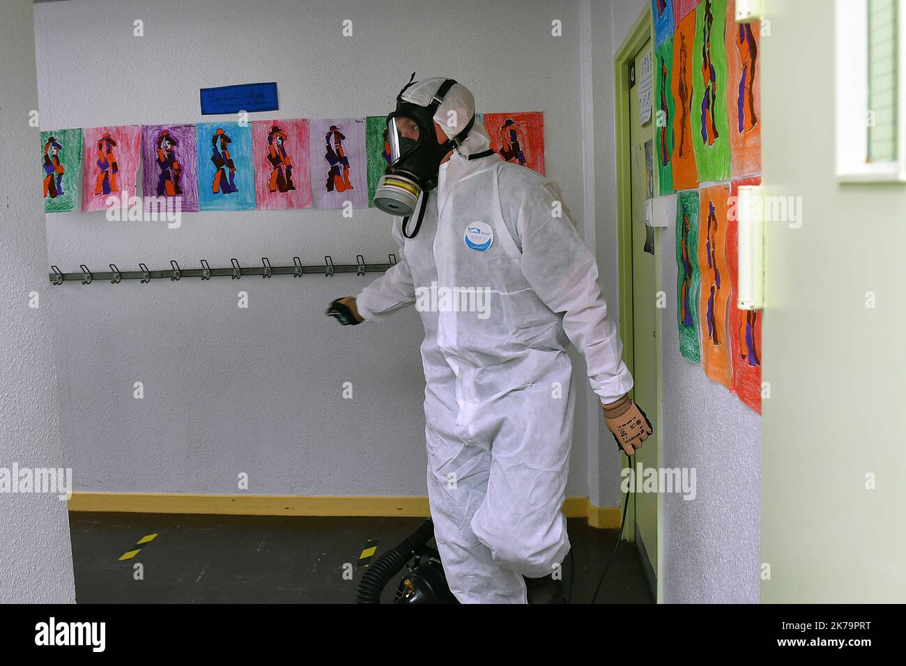 Coronavirus-Dekontamination der Calmette-Schule in Villeneuve d'Ascq nach Covid-19 2020/05/25. Desinfektion der Schule. Frankreich Stockfoto