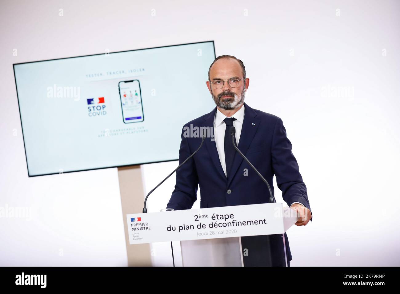 Der französische Premierminister Edouard Philippe spricht während einer Fernsehansprache im Hotel Matignon in Paris, Frankreich, am 28. Mai 2020, Die zweite Phase der Lockerung der Sperrmaßnahmen ab dem 02. Juni bekannt zu geben, nachdem am 11. Mai die strikten „Stay-at-Home“-Anweisungen zur Eindämmung der Ausbreitung der Coronavirus-Pandemie (COVID-19) aufgehoben wurden. Stockfoto