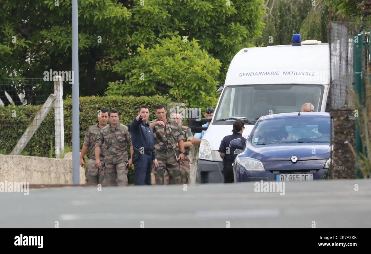 /LE PARISIEN/ARNAUD JOURNOIS ; VILLE SUR LUMES ; 22/06/2020 ; DES FOUILLES ONT LIEU DANS L'ANCIENNE MAISON DE LA SOEUR DE MICHEL FOURNIRET DECEDEE 6 MOIS AVANT LA DISPARITION D'ESTELLE MOUZIN. LE TUEUR DE SERIE AVAIT SES HABITUDES DANS CETTE MAISON - 2020/06/22. AUSGRABUNGEN FINDEN IM ALTEN HAUS DER SCHWESTER VON MICHEL FOURNIRET STATT, DIE 6 MONATE VOR DEM VERSCHWINDEN DES KLEINEN MÄDCHENS ESTELLE MOUZIN IM JAHR 2003 STARB. DER SERIENMÖRDER HATTE SEINE GEWOHNHEITEN IN DIESEM HAUS. Stockfoto