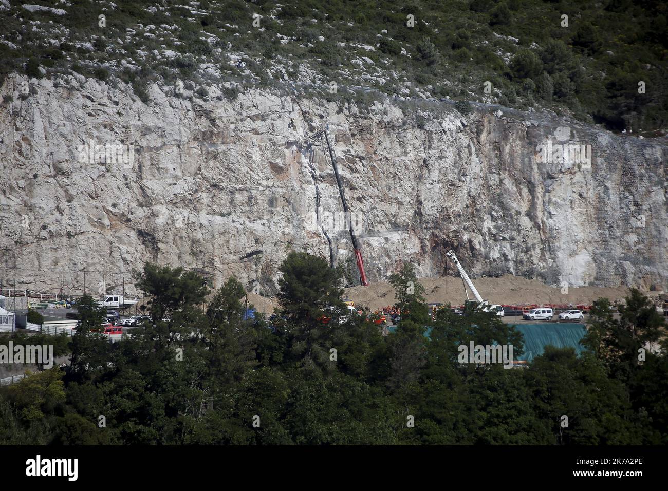 /NICE MATIN/Jean FranÃ§ois Ottonello ; La Turbie ; 22/06/2020 ; OTTONELLO JEAN-FRANCOIS - lundi 22 juin 2020 Ã La Turbie - Accident mortel sur le chantier du Centre d'entrainement de l'AS Monaco - un ouvrier a Ã©tÃ© enseveli par un Ã©Boulement de la falaise. Am Montag, den 22. Juni 2020, wurde in La Turbie - tödlicher Unfall auf dem Gelände des AS Monaco Trainingszentrums - ein Arbeiter von einem Zerbröckeln der Klippe begraben. Stockfoto