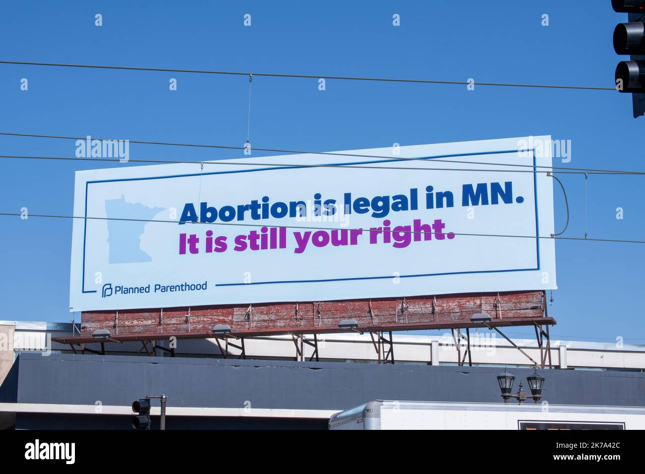 St. Paul, Minnesota. Planned Parenthood Billbord Anzeige sagen Abtreibung ist immer noch legal in Minnesota. Stockfoto