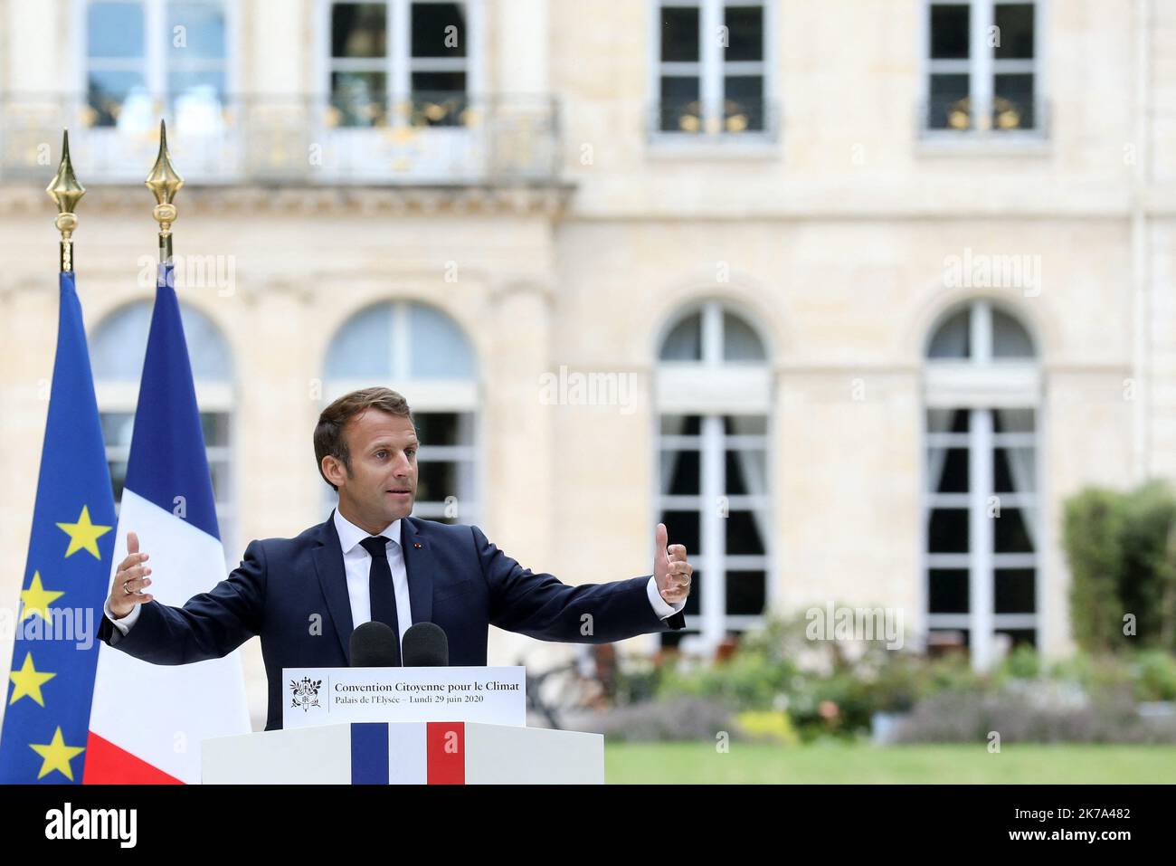 @ Pool/ Stephane Lemouton /MAXPPP, Frankreich, paris, 2019/06/29 Le prÃ©sident franÃ§ais Emmanuel Macron prononce un discours lors d'une rÃ©Union avec les membres de la Convention des citoyens sur le clidat (CCC) pour discuter des propositions environnementales au Palais de l'ElysÃ©e Ã Paris, Frankreich, 29. Juni 2020. â© StÃ©phane Lemouton / Beestimage der französische Präsident Emmanuel Macron hält in Begleitung von Premierminister Edouard Philippe eine Rede während eines Treffens mit Mitgliedern der Bürgerkonvention zum Klimawandel (CCC), um im Palais de l'ElysÃ©e in Paris, Frankreich, 2, Umweltvorschläge zu diskutieren Stockfoto