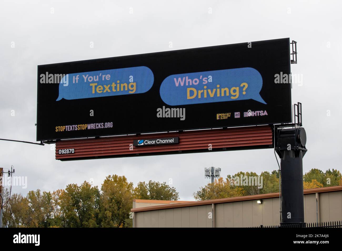 Vadnais Heights, Minnesota. Anti-SMS-Plakatwand-Schild, um SMS während der Fahrt zu stoppen. Stockfoto