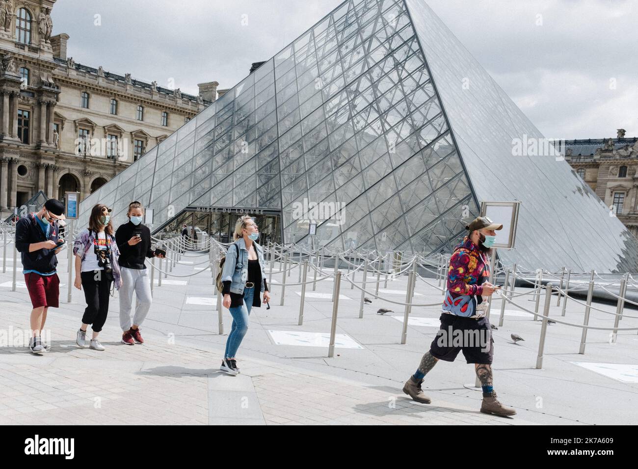 â©Jan Schmidt-Whitley/Le Pictorium/MAXPPP - Jan Schmidt-Whitley/Le Pictorium - 06/07/2020 - Frankreich / Paris - Apres trois mois et demi de fermeture, le musee du Louvre re-ouvre ses portes a partir de ce lundi 6 juillet. L'Institution s'attend recevoir a peine quelques miers de visiteurs par jour et a deja perdu 40 Millionen d'Euro. Environ 30% des salles seront par ailleurs fermees. / 06/07/2020 - Frankreich / Paris - nach dreieinhalb Monaten Schließung öffnet das Louvre-Museum am Montag, den 6. Juli, seine Pforten wieder. Die Institution erwartet, nur ein paar tausend Besucher pro Tag und zu empfangen Stockfoto