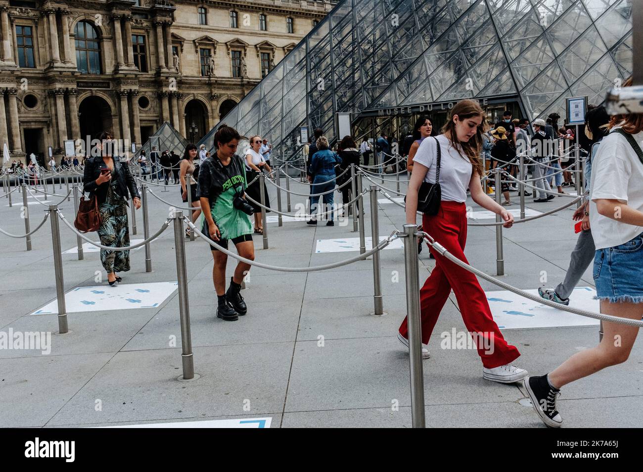 â©Jan Schmidt-Whitley/Le Pictorium/MAXPPP - Jan Schmidt-Whitley/Le Pictorium - 06/07/2020 - Frankreich / Paris - Apres trois mois et demi de fermeture, le musee du Louvre re-ouvre ses portes a partir de ce lundi 6 juillet. L'Institution s'attend recevoir a peine quelques miers de visiteurs par jour et a deja perdu 40 Millionen d'Euro. Environ 30% des salles seront par ailleurs fermees. / 06/07/2020 - Frankreich / Paris - nach dreieinhalb Monaten Schließung öffnet das Louvre-Museum am Montag, den 6. Juli, seine Pforten wieder. Die Institution erwartet, nur ein paar tausend Besucher pro Tag und zu empfangen Stockfoto