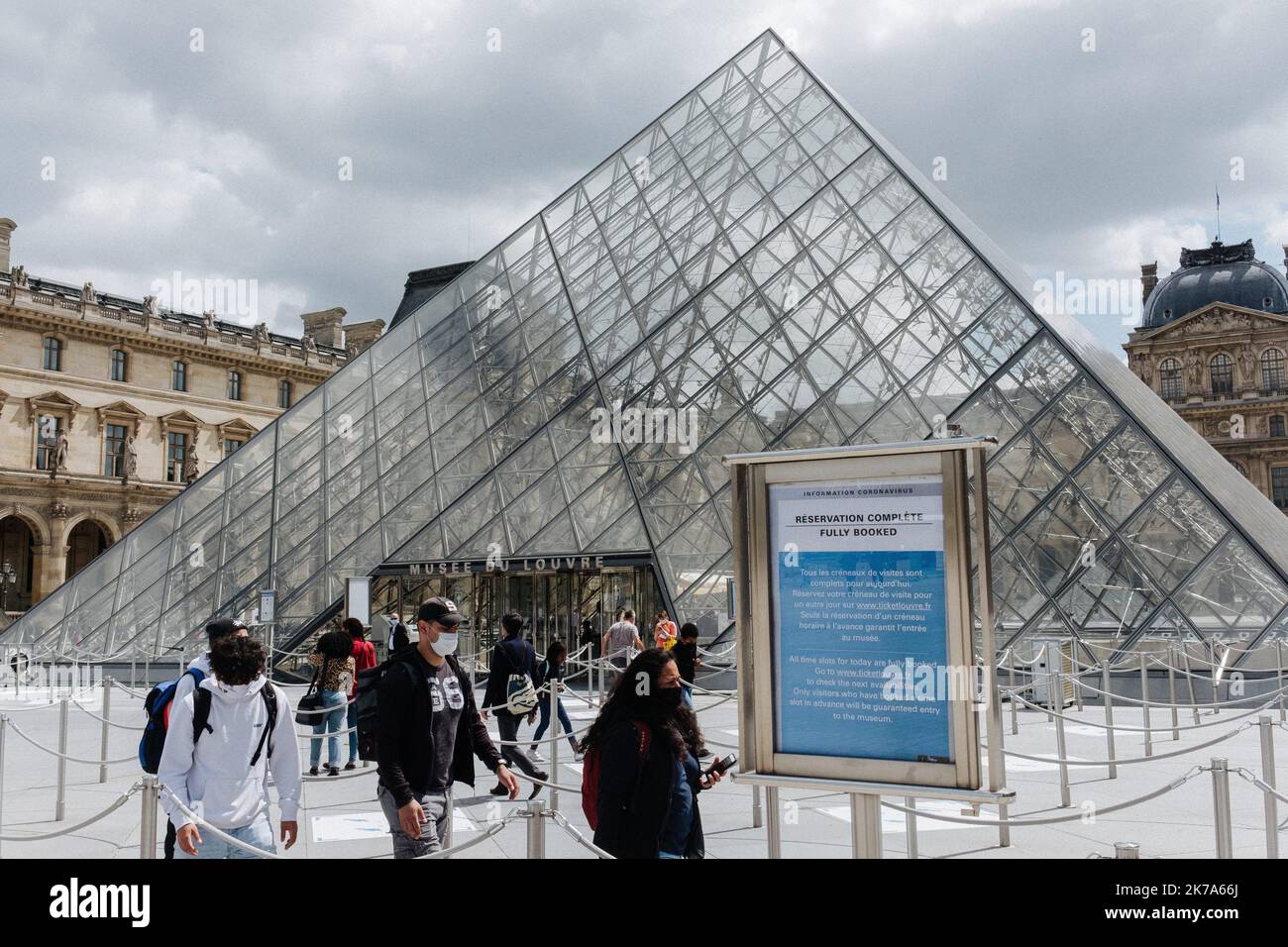 â©Jan Schmidt-Whitley/Le Pictorium/MAXPPP - Jan Schmidt-Whitley/Le Pictorium - 06/07/2020 - Frankreich / Paris - Apres trois mois et demi de fermeture, le musee du Louvre re-ouvre ses portes a partir de ce lundi 6 juillet. L'Institution s'attend recevoir a peine quelques miers de visiteurs par jour et a deja perdu 40 Millionen d'Euro. Environ 30% des salles seront par ailleurs fermees. / 06/07/2020 - Frankreich / Paris - nach dreieinhalb Monaten Schließung öffnet das Louvre-Museum am Montag, den 6. Juli, seine Pforten wieder. Die Institution erwartet, nur ein paar tausend Besucher pro Tag und zu empfangen Stockfoto