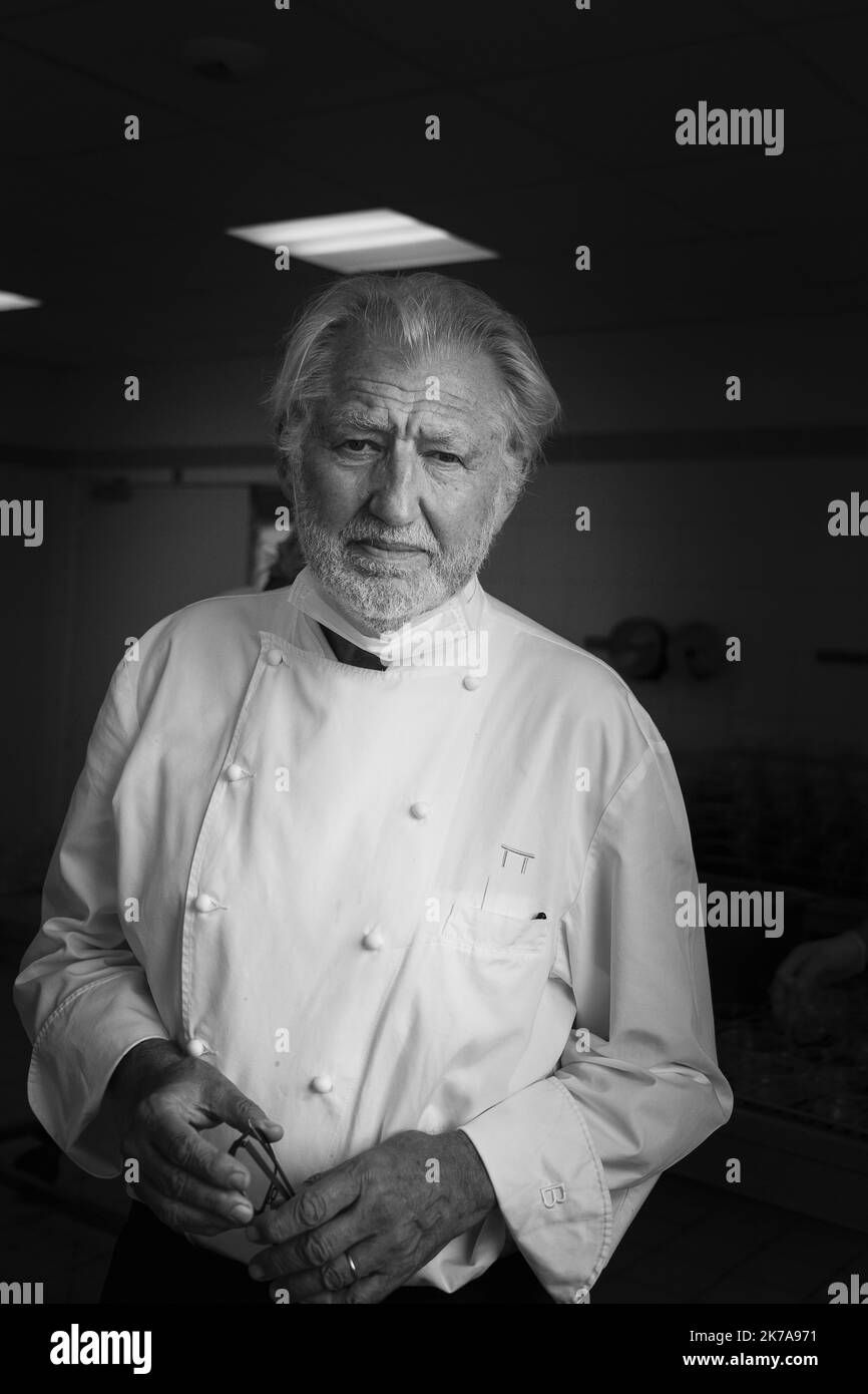 ©PHOTOPQR/LA PROVENCE/TOMASELLI Antoine ; Marseille ; 23/07/2020 ; Le Chef Pierre GAGNAIRE dans les cuisines de la Légion Etrangère. Lieux: Légion Etrangère 1er Régiment, Aubagne. GAGNAIRE Pierre - 2020/07/23. Der berühmte französische Chefkoch Pierre GAGNAIRE in den Küchen der Fremdenlegion Stockfoto