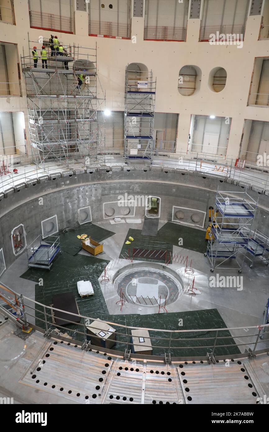 ©PHOTOPQR/LA PROVENCE/DUCLET Stéphane ; Manosque ; 28/07/2020 ; Lancement de l'assemblage de la machine ( Tokamak ) du chantier ITER. L'emplacement du Tokamak. - Nach Jahrzehnten der Konstruktion, Fertigung und Vorbereitung beginnt 2020 mit der Montage der ITER-Maschine. FRANKREICH, MANOSQUE JULI 28 2020 Stockfoto