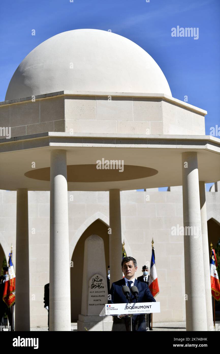 ©PHOTOPQR/L'EST REPUBLICAIN/ALEXANDRE MARCHI ; VERDUN ; 29/07/2020 ; POLITIQUE - HOMMAGE AUX COMBATTANS MUSULMANS - CULTE MUSULMAN - FRANCAIS MORTS POUR LA FRANCE - PREMIERE GUERRE MONDIALE - GRANDE GUERRE - 14 - 18 - 1914 - 1918 - MINISTRE. Fleury-devant-Douaumont (Maas) 29 juillet 2020. Discours de Gérald DARMANIN, Ministre de l’Intérieur et des Cultes, à Douaumont pour rendre Hommage aux Combattants Musulmans morts pour la France Lors de la Première guerre mondiale. FOTO Alexandre MARCHI. - Verdun, Frankreich, juli 29. 2020 - französische Hommage an die während des Ersten Weltkriegs getöteten muslime Stockfoto