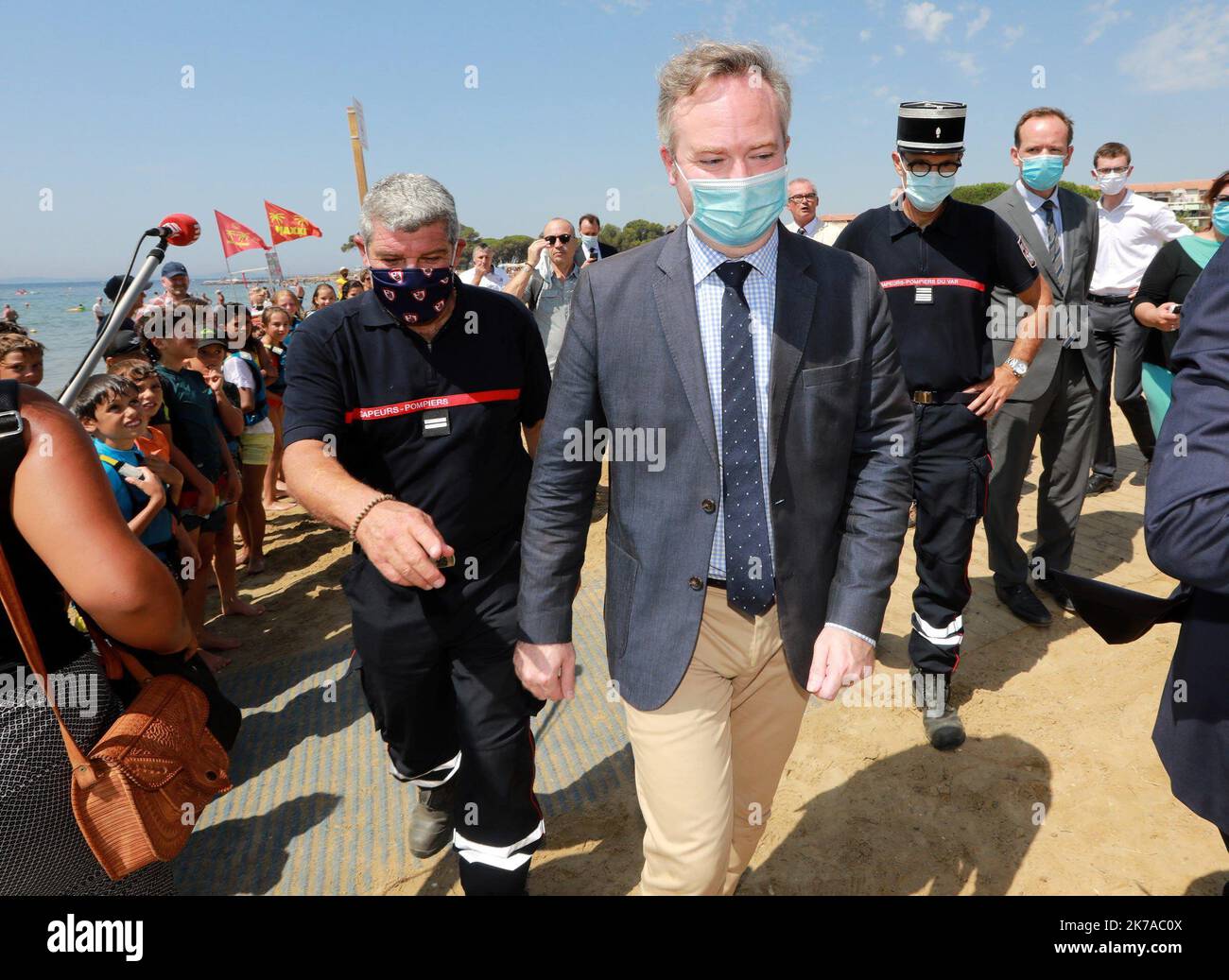 ©PHOTOPQR/NICE MATIN/Laurent Martinat ; LA LONDE ; 31/07/2020 ; VISITE A LA LONDE DE JEAN BAPTISTE LEMOYNE SECRETAIRE D'ETET AU TOURISME, REUNION A LA BASE NAUTIQUE PUIS VISITE DU POSTE DE SECOURS PLAGE DE MIRAMAR der französische Staatssekretär für Tourismus Jean Baptiste Lemoyne besuchte am 31. 2020. juli La Londe, Südfranc Stockfoto