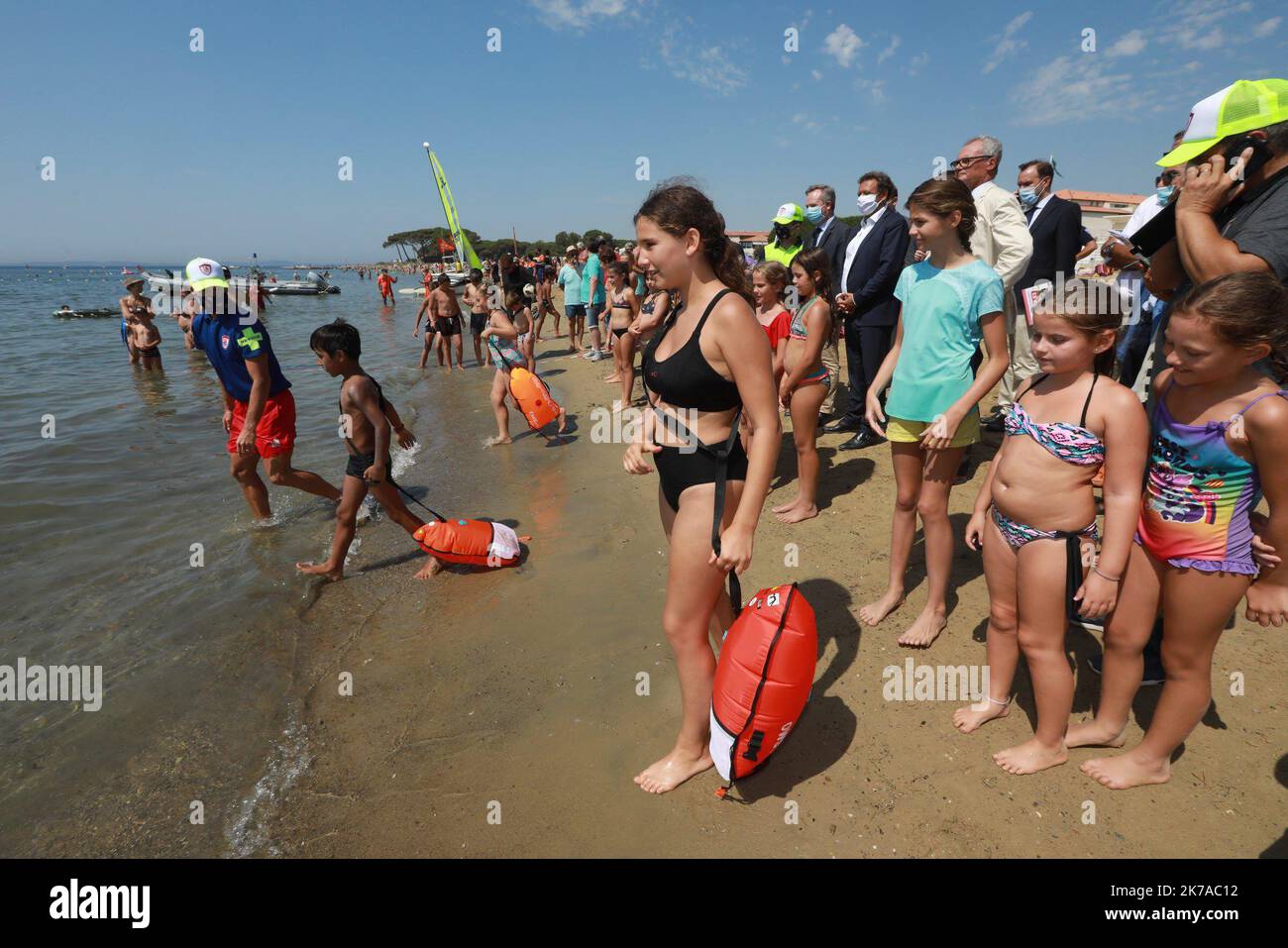 ©PHOTOPQR/NICE MATIN/Laurent Martinat ; LA LONDE ; 31/07/2020 ; VISITE A LA LONDE DU SECRETAIRE D'EAT AU TOURISME, REUNION A LA BASE NAUTIQUE PUIS VISITE DU POSTE DE SECOURS PLAGE DE MIRAMAR französischer Staatssekretär für den Tourismusbesuch in La Londe, Südfranc,e am juli 31. 2020 Stockfoto