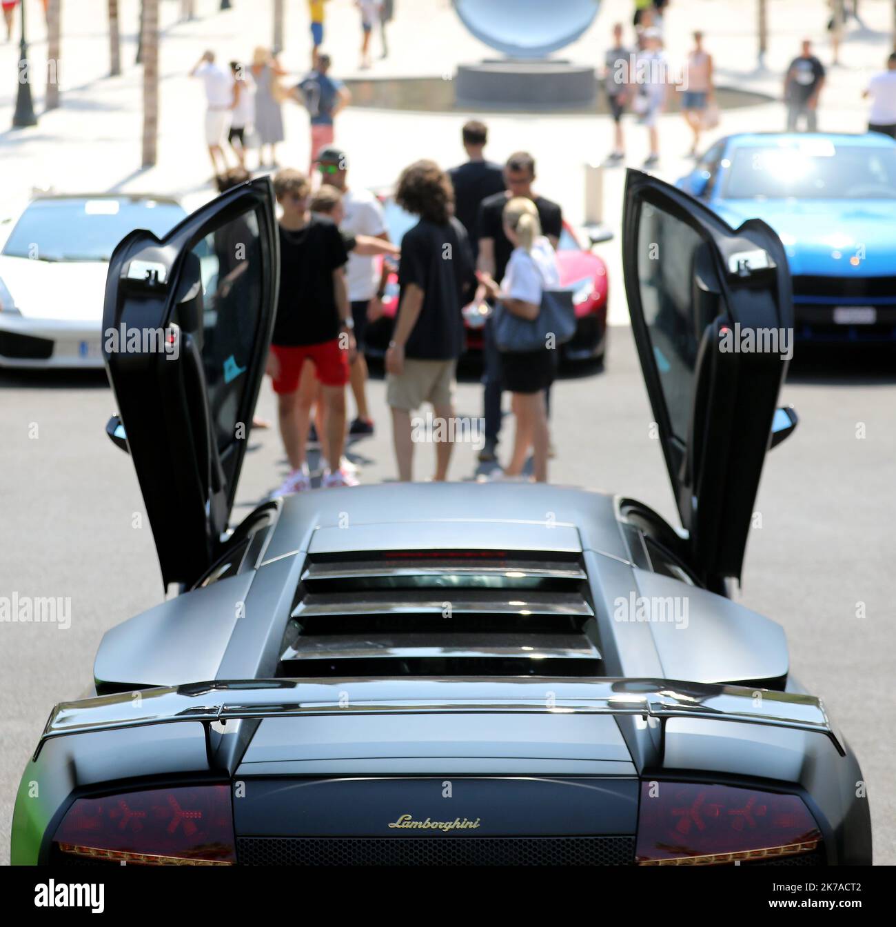 ©PHOTOPQR/NICE MATIN/Cyril Dodergny ; Monaco ; 02/08/2020 ; Monaco le 02/08/2020 - Rassemblement d'une soixantaine de Lamborghini dvant le Casino de Monte-Carlo Lamborghini Rallye vor dem Monte-Carlo Casino am August 2, 2020 Stockfoto