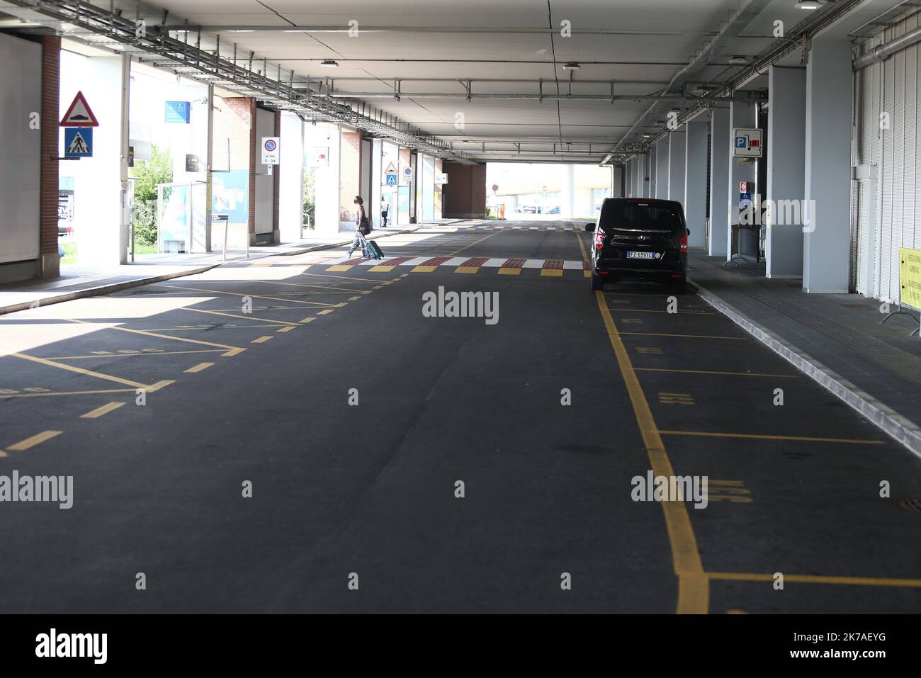 ©Pierre Teyssot/MAXPPP ; Coronavirus-Ausbruch - Marco Polo Airport am 12.. August 2020, Venedig, Italien. Aufgrund der Pandemie von Covid-19 wird eine Verringerung des Flugverkehrs und der Anzahl der Touristen beobachtet, die mit dem Flugzeug anreisen und den Flughafen durchqueren, um die Serenissima zu besuchen. Die Tourismuswirtschaft befindet sich in einer tiefen Krise. Leerer Rückgabebereich. â© Pierre Teyssot/Maxppp Stockfoto