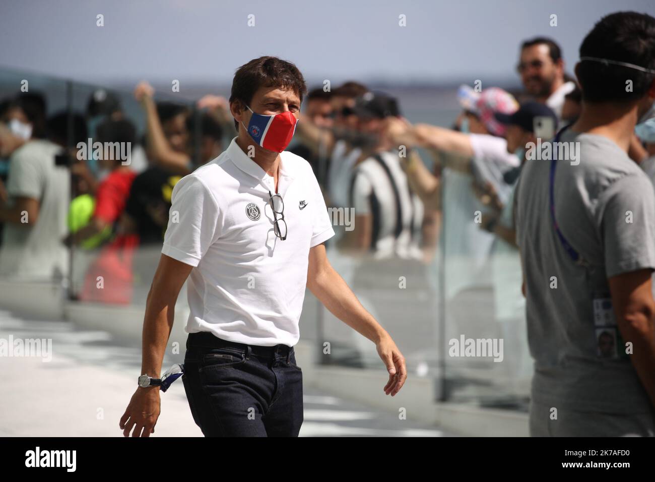 ©PHOTOPQR/LE PARISIEN/ARNAUD JOURNOIS ; LISBONNE ; 15/08/2020 ; FUSSBALLFINALE 8 DE LA LIGUE DES CHAMPIONS A LISBONNE . LES PARISIENS QUITTENT LEUR HOTEL POUR LE CENTRE D'ENTRAINEMENT LEONARDO DIRECTEUR SPORTIF DU PSG 2020/08/15. Champions League Final 8 das französische PSG-Team kommt in Lisbonn an. Stockfoto