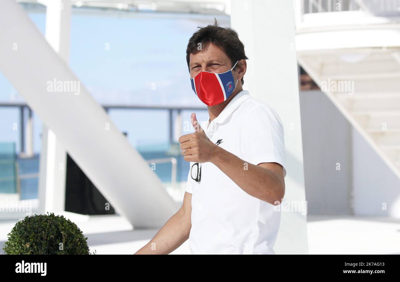 ©PHOTOPQR/LE PARISIEN/ARNAUD JOURNOIS ; LISBONNE ; 16/08/2020 ; FUSSBALLFINALE 8 DE LA LIGUE DES CHAMPIONS A LISBONNE . LES PARISIENS QUITTENT LEUR HOTEL POUR LE CENTRE D'ENTRAINEMENT LEONARDO DIRECTEUR SPORTIF DU PSG - 2020/08/16. Finale 8 Fußball Champions League. Stockfoto