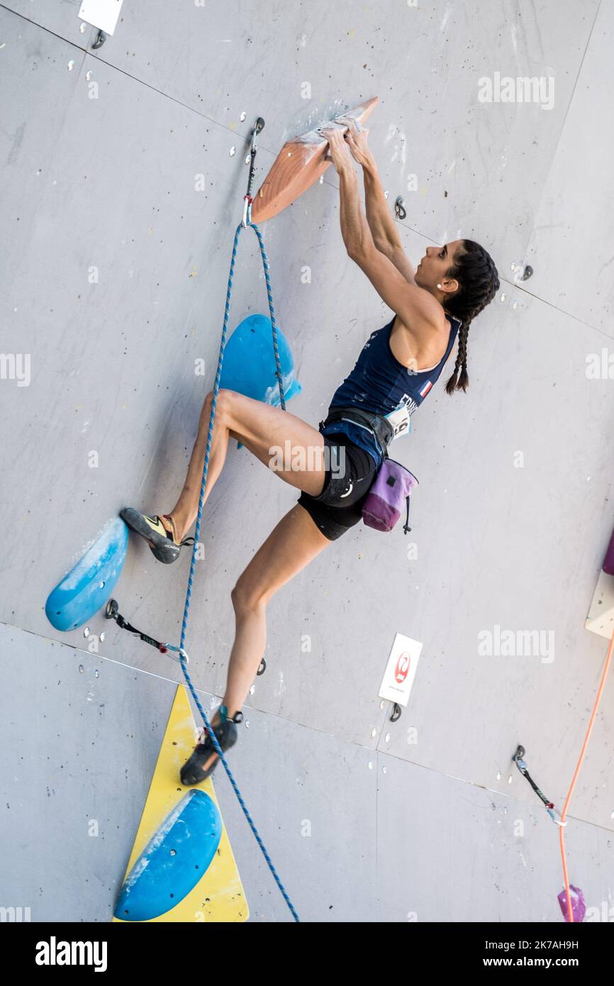 ©Michael Bunel / Le Pictorium/MAXPPP - Michael Bunel / Le Pictorium - 21/08/2020 - Frankreich / Provence-Alpes-Cote d'Azur / Briancon - Fanny Jouvert (Frankreich), lors des Phases de Qualification pour les demi-finales du championnats du monde d'Escalade. L'etape de Briancon est la seule epreuve maintenue du mondial. Les autres ont ete annule en raison de la pandemie du Covid-19. 21 Aout 2020. Briancon, Frankreich. / 21/08/2020 - Frankreich / Provence-Alpes-Cote d'Azur / Briancon - Fanny Jouvert (Frankreich), während der Qualifikationsphasen für das Halbfinale der Kletterweltmeisterschaften. Die Briancon-Bühne Stockfoto