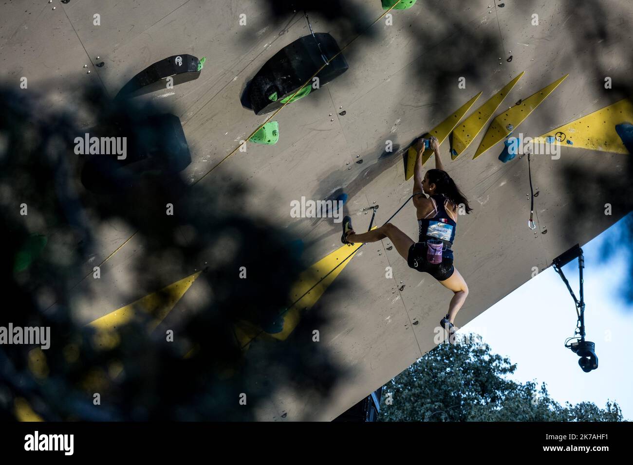 ©Michael Bunel / Le Pictorium/MAXPPP - Michael Bunel / Le Pictorium - 22/08/2020 - Frankreich / Provence-Alpes-Cote d'Azur / Briancon - Fanny Gibert (Frankreich), lors des Phasen de Qualifications pour les demi-finales du championnats du monde d'Escalade. L'etape de Briancon est la seule epreuve maintenue du mondial. Les autres ont ete annule en raison de la pandemie du Covid-19. 21 Aout 2020. Briancon, Frankreich. / 22/08/2020 - Frankreich / Provence-Alpes-Cote d'Azur / Briancon - Fanny Gibert (Frankreich), während der Qualifikationsphasen für das Halbfinale der Kletterweltmeisterschaften. The Briancon Stage i Stockfoto