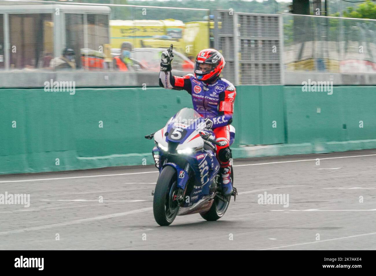 Â©PHOTOPQR/OUEST FRANCE/DOMINIQUE BREUGNOT PHOTOGRAPHER ; LE MANS ; 30/08/2020 ; MOTO SAISON 2020 LE MANS/SARTHE/FRANCE CIRCUIT DES 24 HEURES DU MANS/BUGTI 24 H MOTOS 2020 DIMANCHE 30 AOÃ›T 2020 VICTOIRE DE #5 F.C.C. TSR HONDA FRANCE JPN) HAKEN JOSH * AUS) FORAY FREDDY FRA) DI MEGLIO MIKE FRA) HONDA CB R1000 R EWC - DIE 24 STUNDEN MOTOS 2020 FRANKREICH LE MANS AUGUST 30 2020 Stockfoto