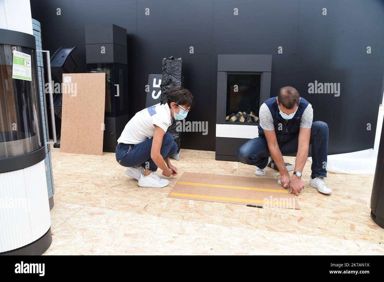 ©PHOTOPQR/DNA/Franck KOBI ; Strasbourg ; 03/09/2020 ; Les exposants installent leur stand pour la Foire européenne de Strasbourg qui se déroule du 4 au 11 septembre avec des nouvelles conditions sanitaire - 2020/08/03. Letzte Vorbereitungen für die Europäische Messe Stockfoto