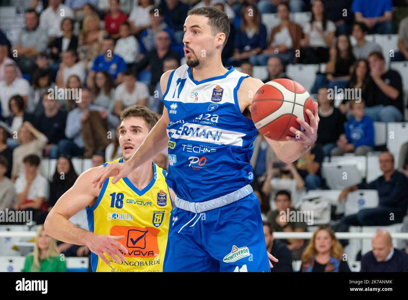 Brixia, Italien. 16.. Oktober 2022. Italienische Basketball-Meisterschaft A1, Spiel zwischen Germani Basket Brescia und GIVOVA Scafati. Stockfoto