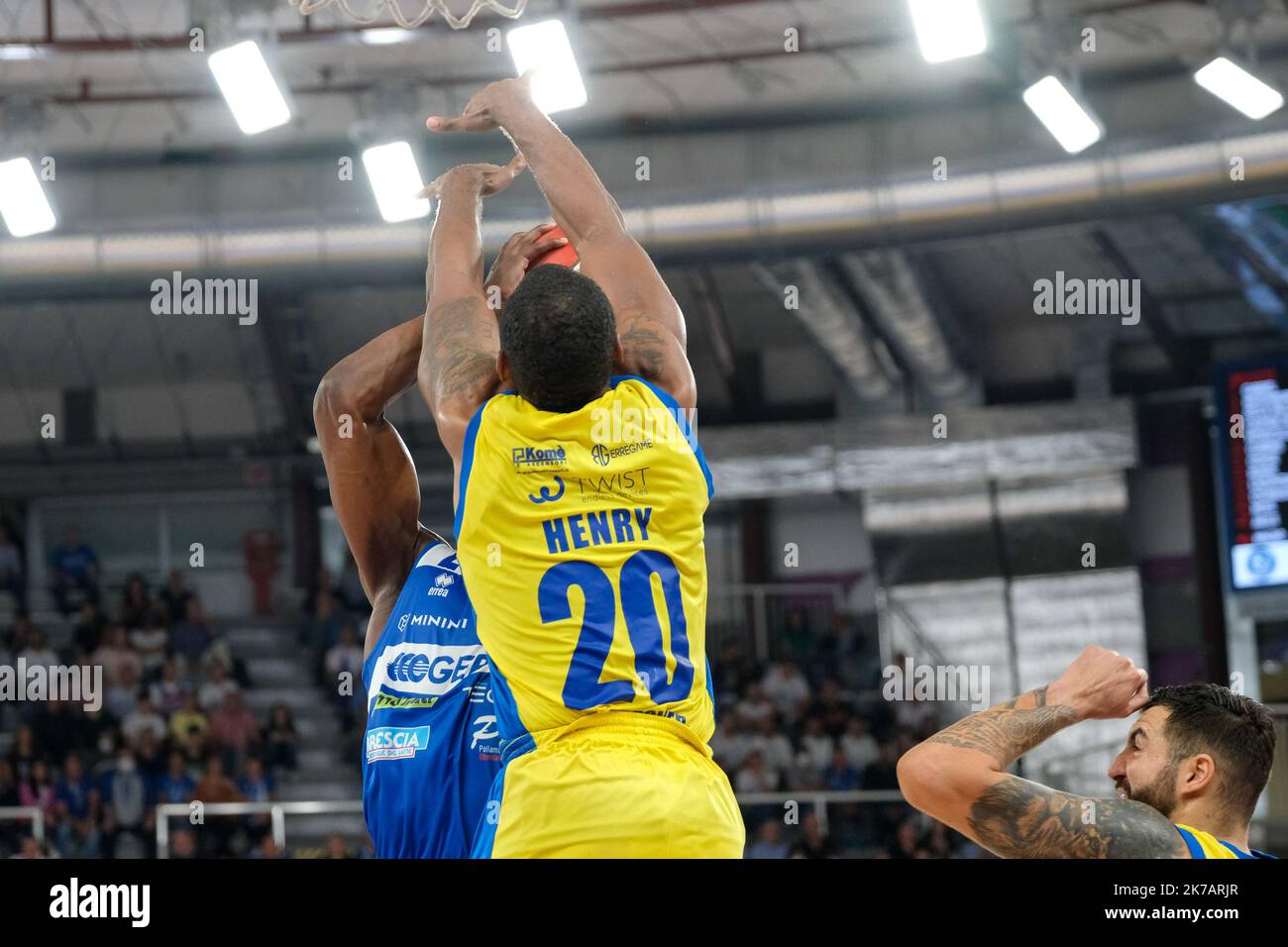 Brixia, Italien. 16.. Oktober 2022. Italienische Basketball-Meisterschaft A1, Spiel zwischen Germani Basket Brescia und GIVOVA Scafati. Stockfoto