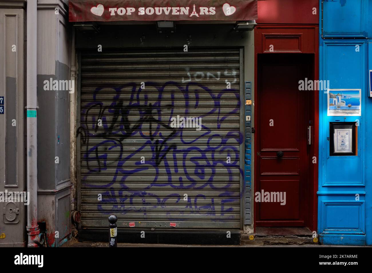 ©Julien Mattia / Le Pictorium/MAXPPP - Julien Mattia / Le Pictorium - 01/09/2020 - Frankreich / Ile-de-France / Paris - Malgre le Plan de relance du gouvernement, la crise economique engendree par la crise sanitaire due au Covid 19, Oblige Magasins de Souvenirs et Restaurants a mettre la clef sous la porte, a Paris le 09 Septembre 2020. / 01/09/2020 - Frankreich / Ile-de-France (Region) / Paris - Trotz des Sanierungsplans der Regierung zwingt die durch die Gesundheitskrise aufgrund von Covid 19 verursachte Wirtschaftskrise am 09. September 2020 Souvenirläden und Restaurants in Paris zum Schließen. Stockfoto