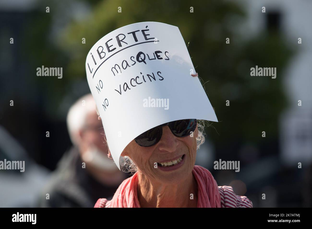 ©PHOTOPQR/OUEST FRANCE/QUEMENER YVES-MARIE ; Brest ; 12/09/2020 ; Manifestation des gilets jaunes à Brest. Une petite centaine de manifest se sont rassemblés Place de Strasbourg puis ont défilé vers la Place de la Liberté. Jean-Marie Bigard après avoir annoncé sa venue finalement n'était pas présent. Foto Yves-marie Quemener / Ouest-France - 2020/09/12. Gelbwesten Demonstrationen in Frankreich. Die Gelbwesten-Bewegung oder die Gelbwesten-Bewegung ist eine populistische, basisdemokratische Protestbewegung für wirtschaftliche Gerechtigkeit, die im Oktober 2018 in Frankreich begann. Stockfoto