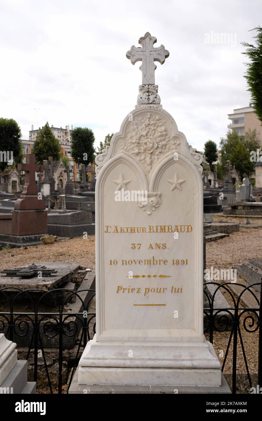 ©PHOTOPQR/LE MIDI LIBRE/JEAN MICHEL MART ; MONTPELLIER ; 24/08/2020 ; CHARLEVILLE MEZIERES (08) / CIMETIERE / TOMBE D'ARTHUR RIMBAUD Arthur Rimbaud ist begraben in Charleville-Mezieres Cimetière, Ardennen, Frankreich Stockfoto