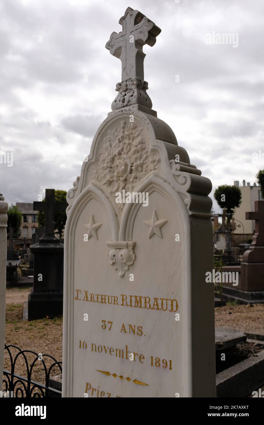 ©PHOTOPQR/LE MIDI LIBRE/JEAN MICHEL MART ; MONTPELLIER ; 24/08/2020 ; CHARLEVILLE MEZIERES (08) / CIMETIERE / TOMBE D'ARTHUR RIMBAUD Arthur Rimbaud ist begraben in Charleville-Mezieres Cimetière, Ardennen, Frankreich Stockfoto