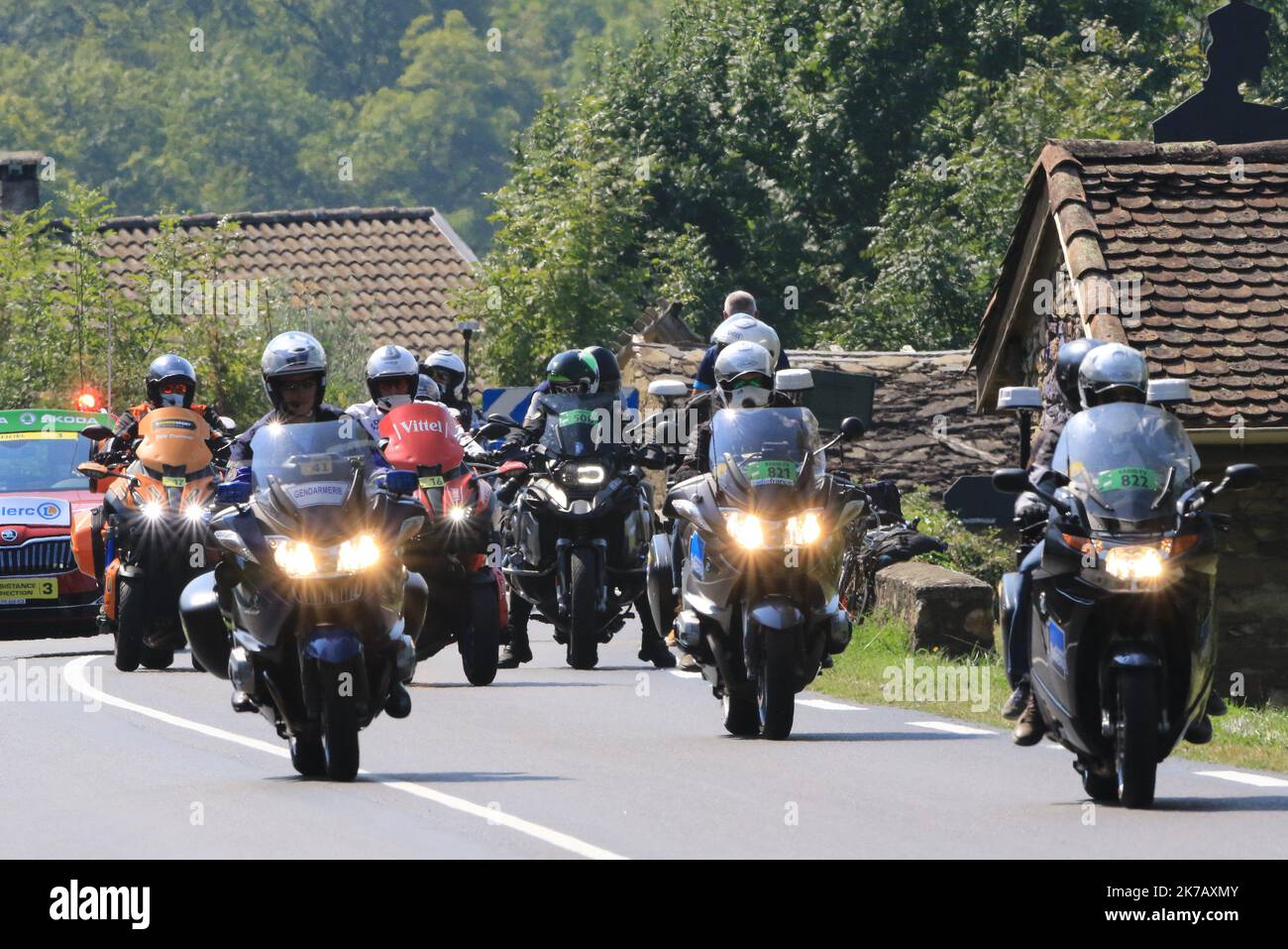 ©Pierre Teyssot/MAXPPP ; TOUR DE FRANCE 2020- UCI Cycling World Tour under Virus Outbreak. Etappe 17. von Grenoble nach Meribel am 16.. September 2020, Grenoble, Frankreich. Motorräder vor dem Rennen. © Pierre Teyssot/Maxppp Stockfoto