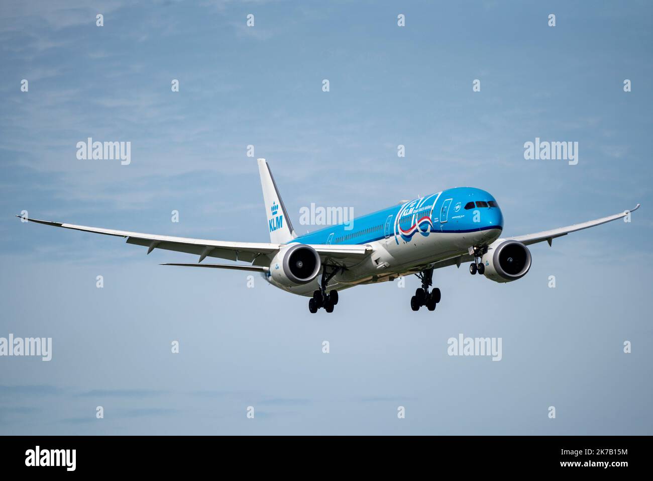 Amsterdam Schiphol Airport, AMS, Flugzeuge nähern sich Kaagbaan, Start- und Landebahn, PH-BKA, KLM Royal Dutch Airlines Boeing 787-10 Dreamliner. Stockfoto