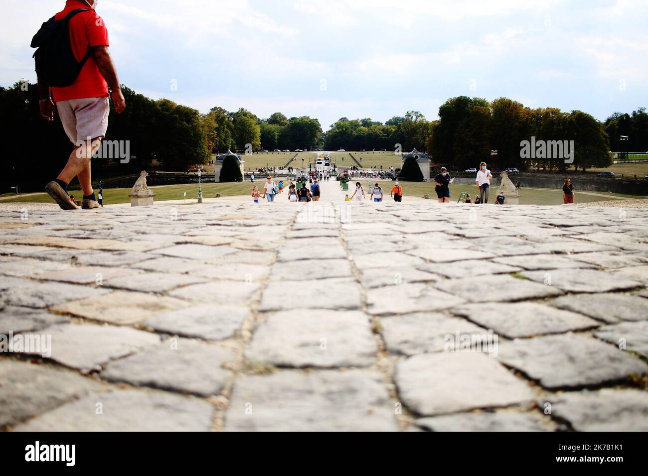 ©PHOTOPQR/LE PARISIEN/Julien BARBARE ; Chantilly ; 21/09/2020 ; OISE TOURISME VISITES TOURISTES CHATEAU PARC DOMAINE CHANTILLY MASQUES COVID-19 CORONAVIRUS MUSEE CONDE - die Château de Chantilly ist ein historisches Französisch château befindet sich in der Stadt Chantilly , Oise , etwa 50 Kilometer nördlich von Paris . Stockfoto