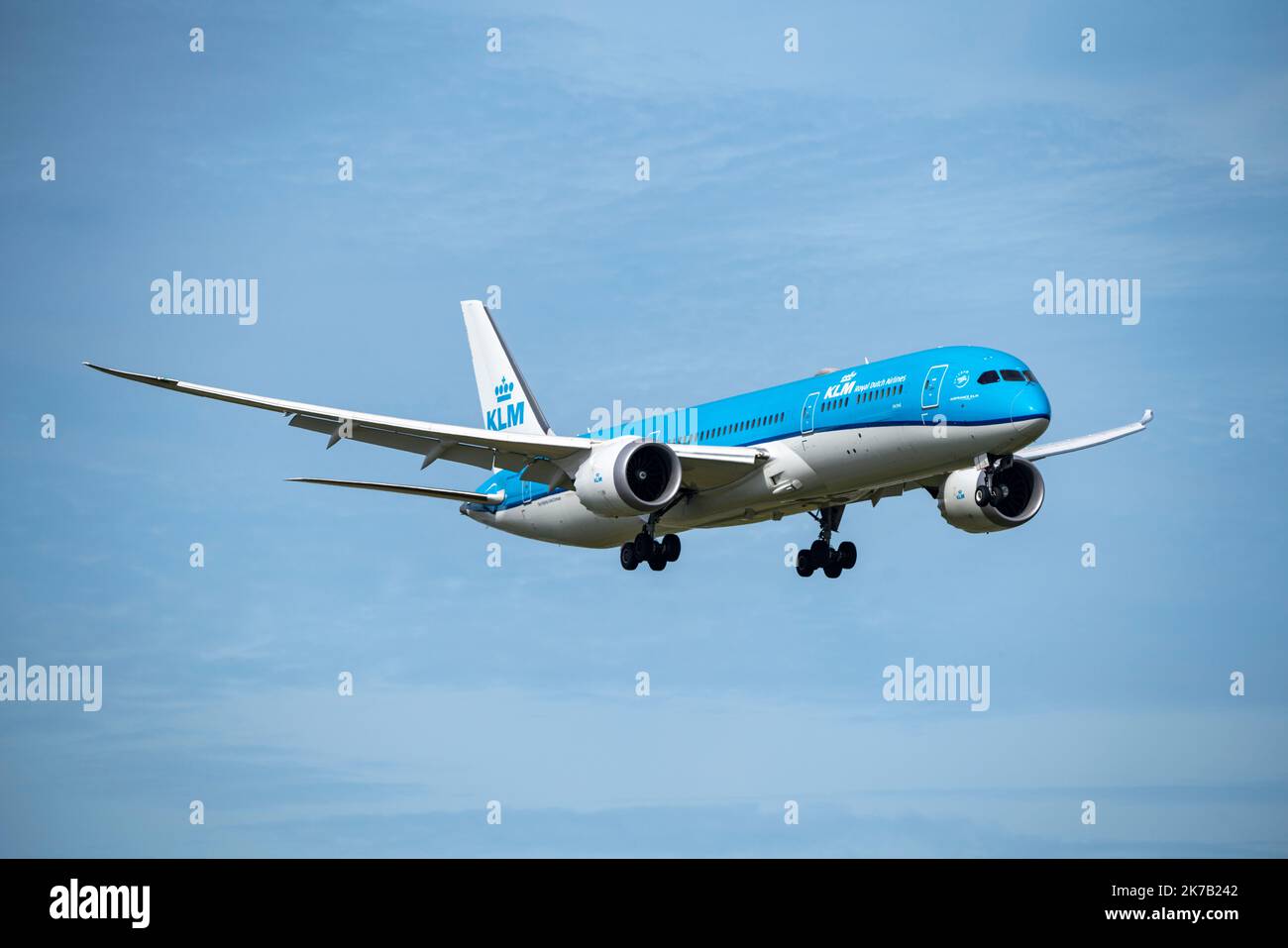 Amsterdam Schiphol Airport, AMS, Flugzeuge nähern sich Kaagbaan, Start- und Landebahn, PH-BHO, KLM Royal Dutch Airlines Boeing 787-9 Dreamliner. Stockfoto