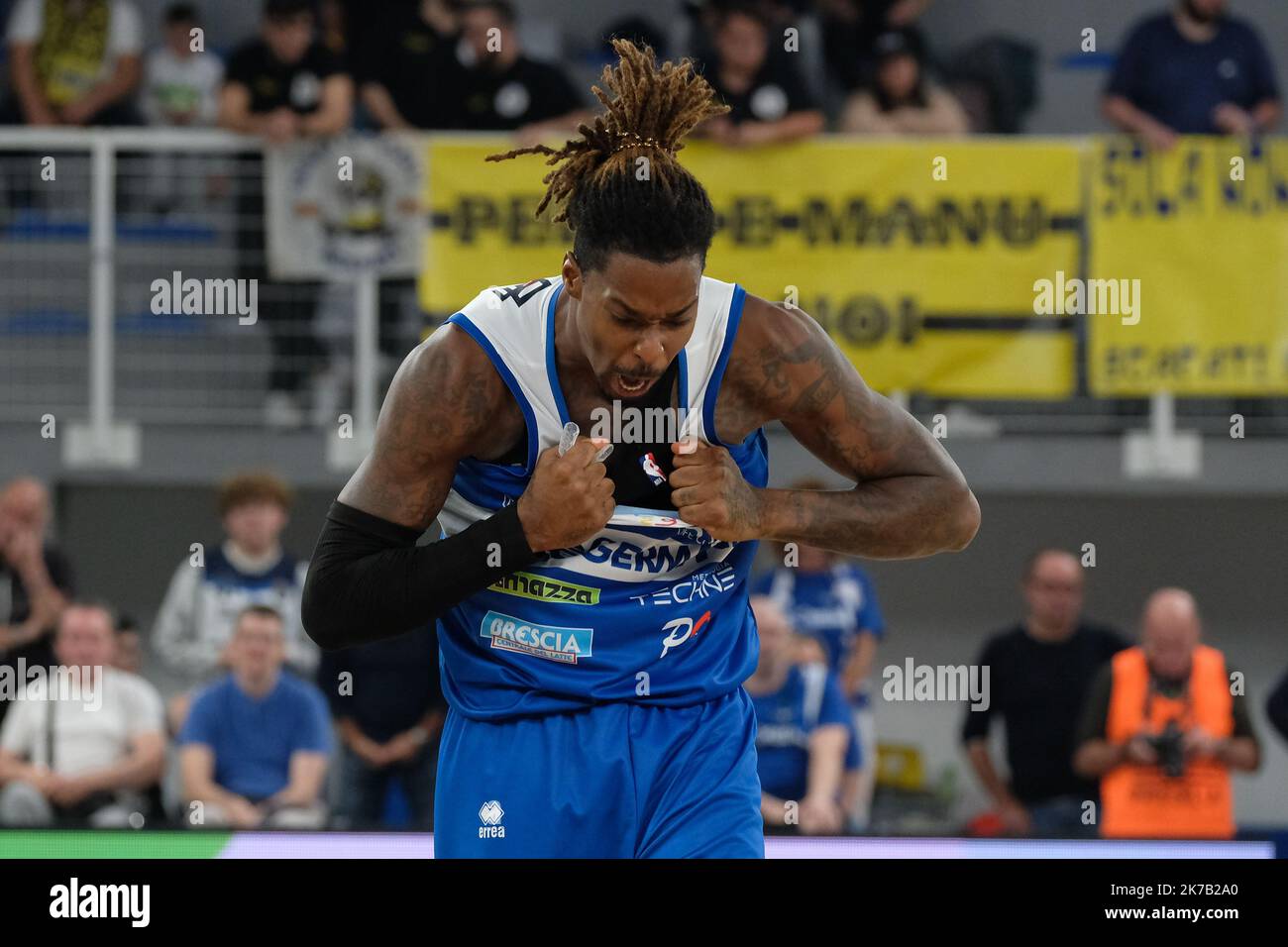 Brixia, Italien. 16.. Oktober 2022. Italienische Basketball-Meisterschaft A1, Spiel zwischen Germani Basket Brescia und GIVOVA Scafati. Stockfoto