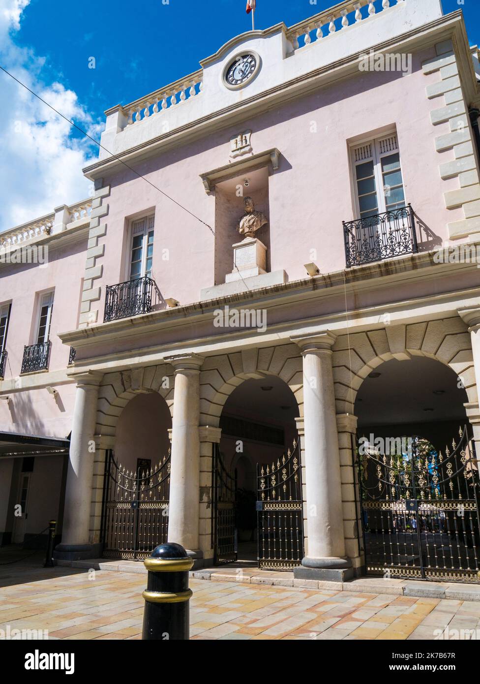 Das Parlamentsgebäude auf dem Felsen von Gibraltar Stockfoto