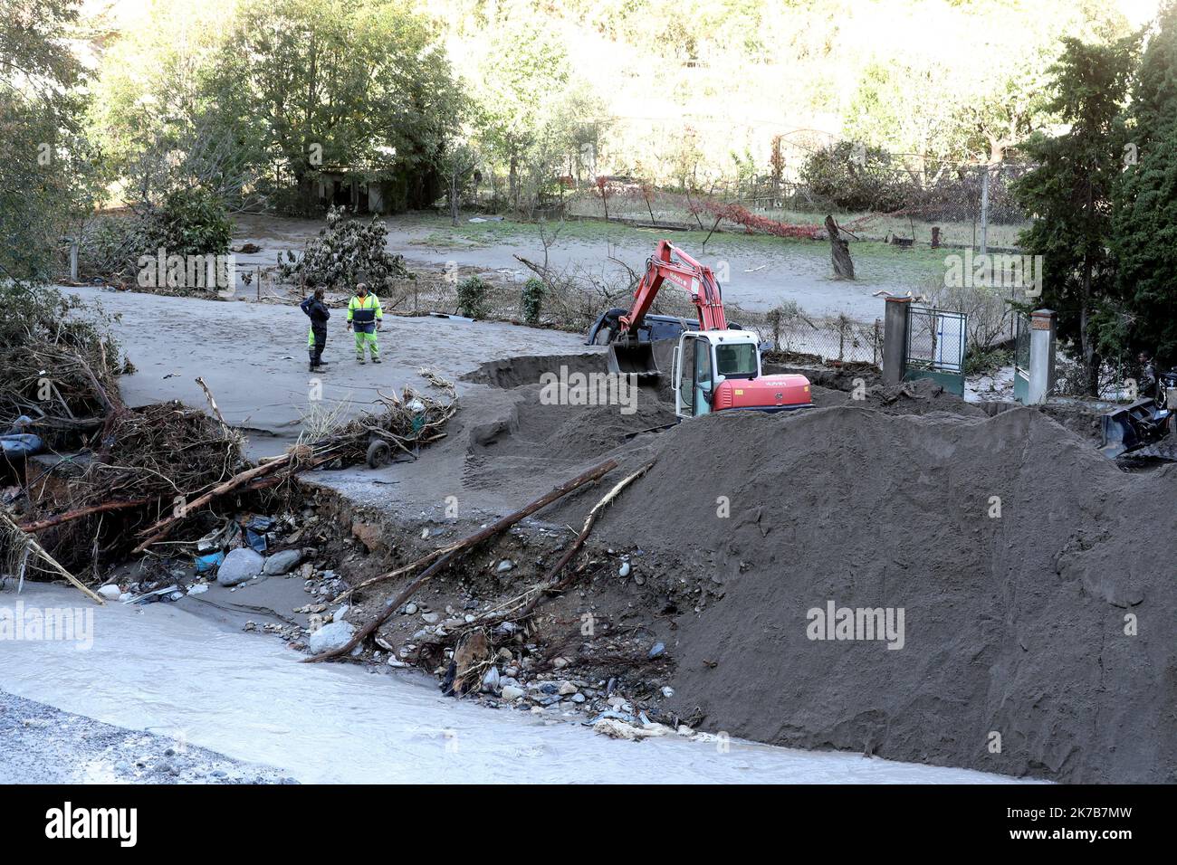 ©PHOTOPQR/NICE MATIN/Jean François Ottonello ; Vallée de la Roya ; 05/10/2020 ; OTTONELLO JEAN-FRANCOIS - lundi 5 octobre 2020, vallée de la Roya - ici, Breil-sur-Roya - Suite de la Tempête Alex qui a frappé les Alpes-Maritimes le vendredi 5 octobre - October 5, 2020. Nach dem Sturm VON ALEX in den Alpes Maritimes, Frankreich Stockfoto